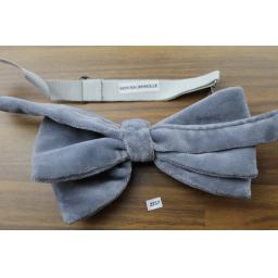 Vintage 1970s Pre-Tied Bow Tie Silver Grey Velvet Adjustable Collar Size