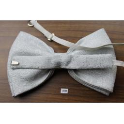 Vintage 1970s Large Silver Lurex Pre-tied Adjustable Butterfly Bow Tie