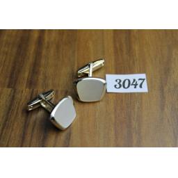 Vintage Mother Of Pearl & Gold Tone Metal Cuff Links