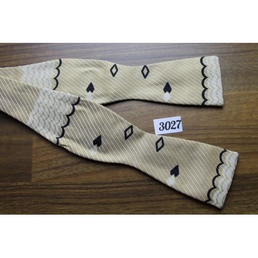 Vintage 100 % Silk Self Tie Adjustable Thistle End Bow Tie Hearts & Diamonds