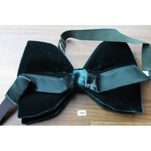 Vintage 1970s Pre-Tied Bow Tie Dark Green Velvet Adjustable Collar Size