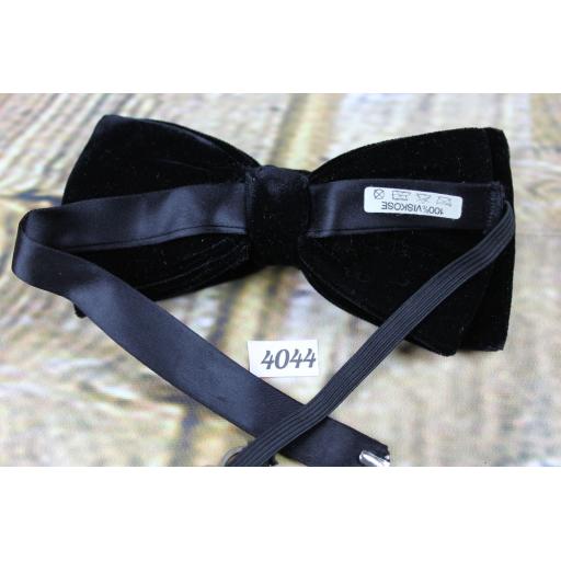 Vintage 1970s Classic Black Velvet Pre-Tied Bow Tie Adjusts To Fit Any Size