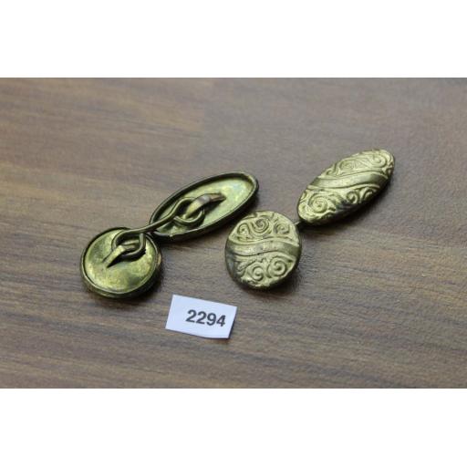 Vintage Embossed Gold Metal Round & Oval Reversable Chain Connect Cuff Links 1950s