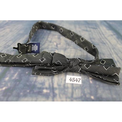 Superb J Ferrar Black & White All Silk Pre-Tied Bow Tie Adjustable to Fit All Collar Sizes