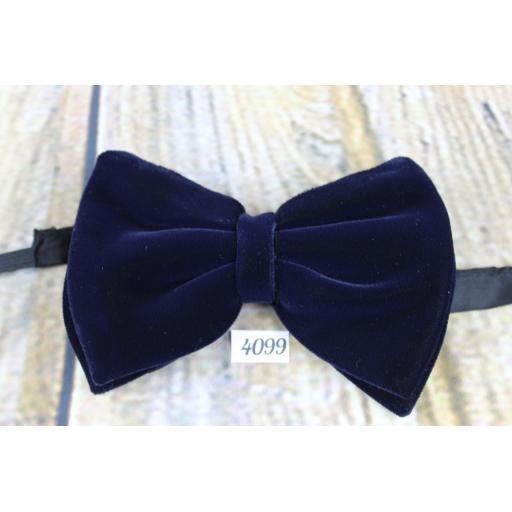 Vintage 1970s Classic Black Velvet Pre-Tied Bow Tie Adjustable To Fit All Collar Sizes